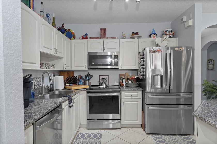 Beautiful 3-bedroom, 2.5-bath townhouse in the highly - photo 21