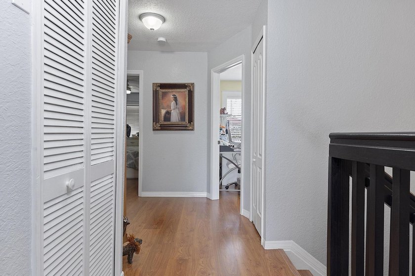 Beautiful 3-bedroom, 2.5-bath townhouse in the highly - photo 28