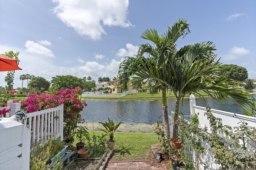 Beautiful 3-bedroom, 2.5-bath townhouse in the highly - photo 42