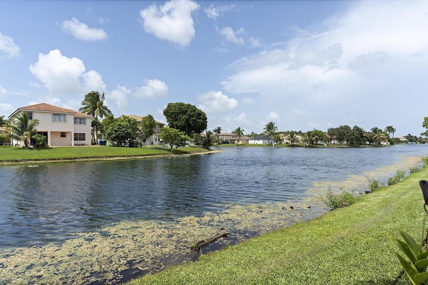 Beautiful 3-bedroom, 2.5-bath townhouse in the highly - photo 45