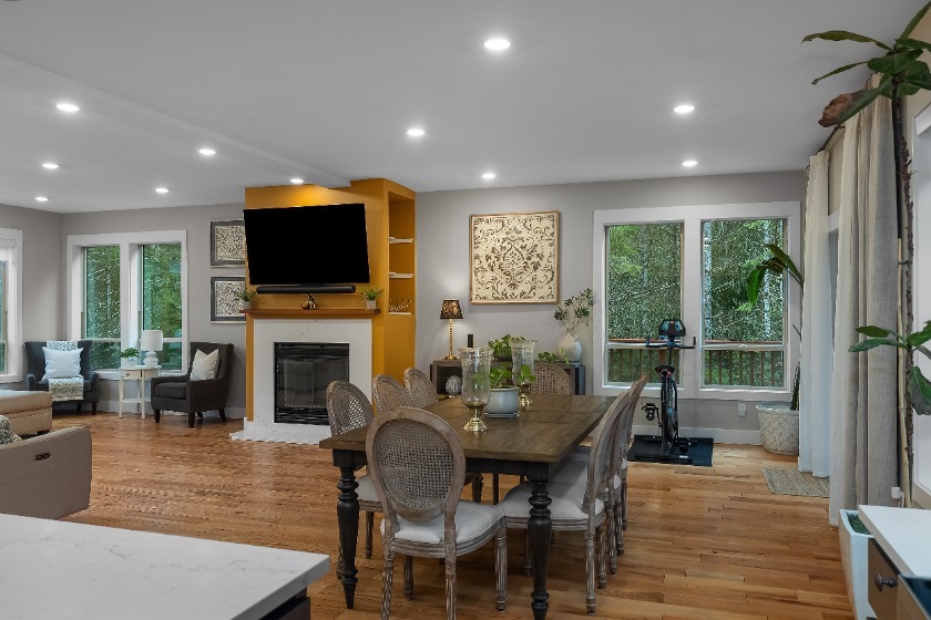 Newer custom home in the forest in Alderbrook - photo 12