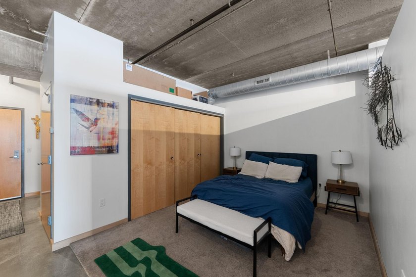 Live in true modern loft living in the heart of the North Loop - photo 11