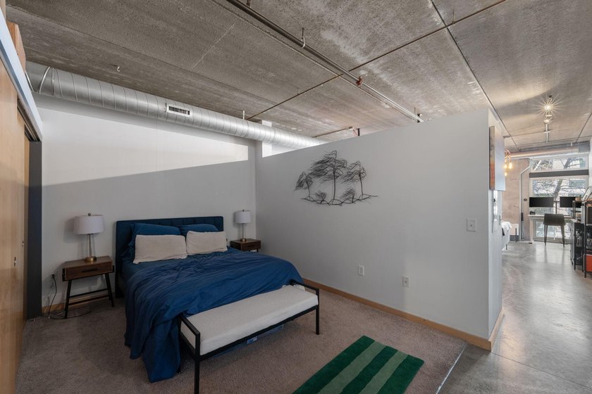 Live in true modern loft living in the heart of the North Loop - photo 12