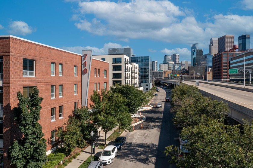 Live in true modern loft living in the heart of the North Loop - photo 16