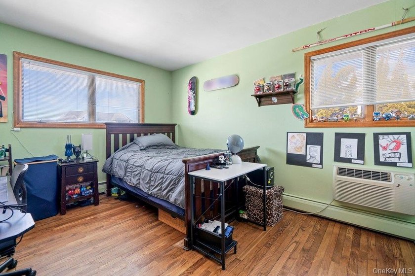 Welcome to 60 Leewater Ave. This sprawling split-level three - photo 22