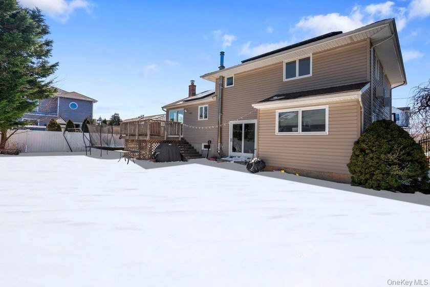 Welcome to 60 Leewater Ave. This sprawling split-level three - photo 25