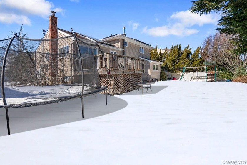Welcome to 60 Leewater Ave. This sprawling split-level three - photo 26