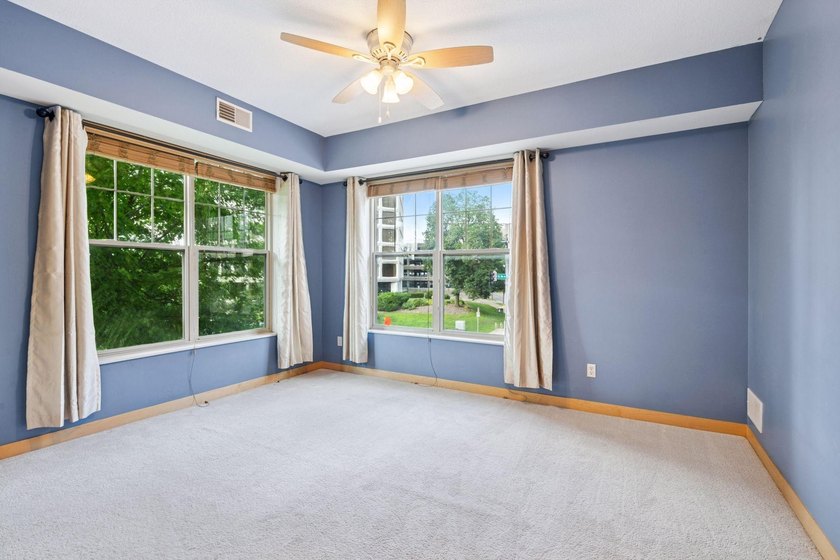 Welcome to this RARE 3 bedroom CORNER unit with 2 underground - photo 9