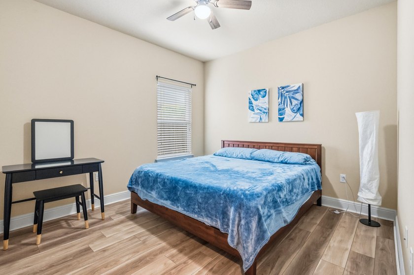 Newer LVP flooring flows through this open-concept Hammock Bay - photo 26