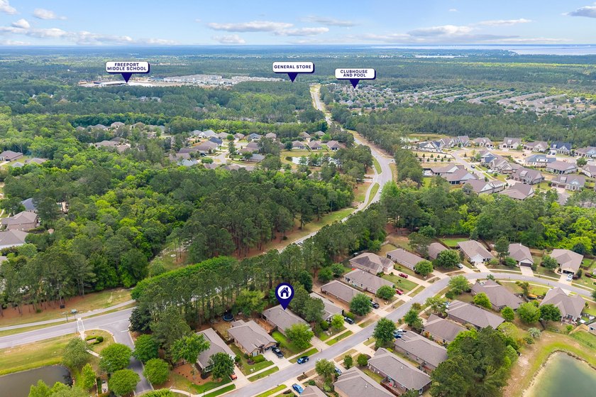 Newer LVP flooring flows through this open-concept Hammock Bay - photo 31