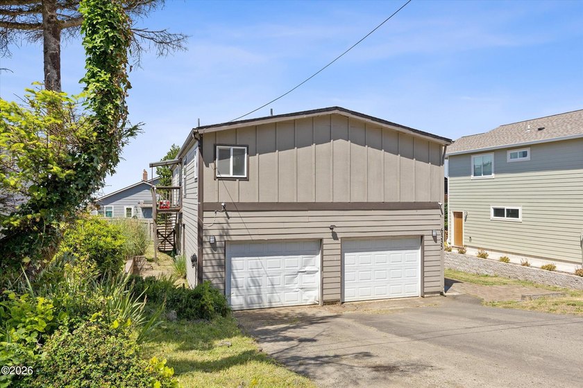 Great OCEAN VIEW Home in Road's End! Nearby beach access for - photo 37