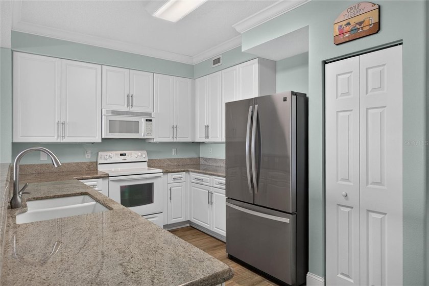 This 3 bed 2-1/2 bath condo in Surf Club III is in excellent - photo 6
