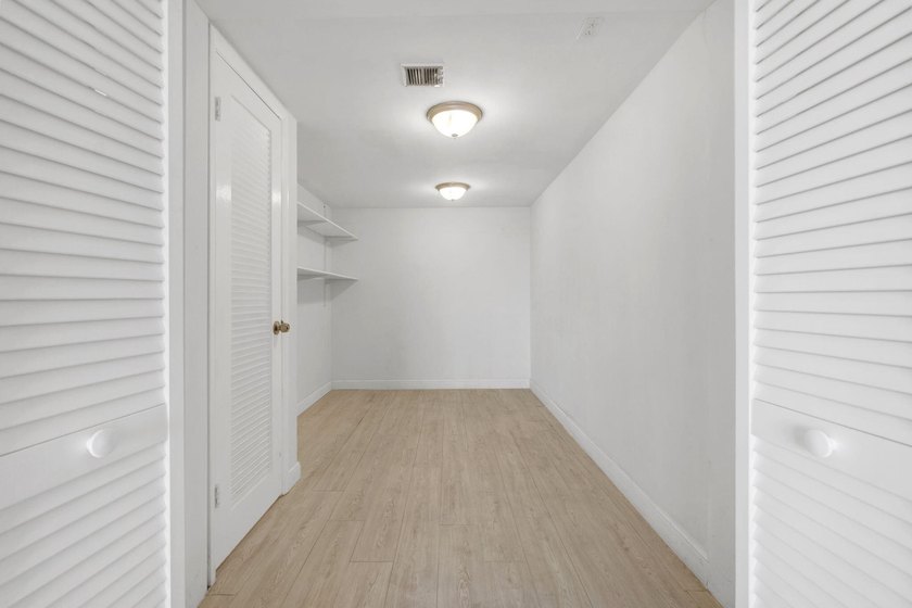 Highly sought-after high-rise condo in the heart of Coral - photo 8