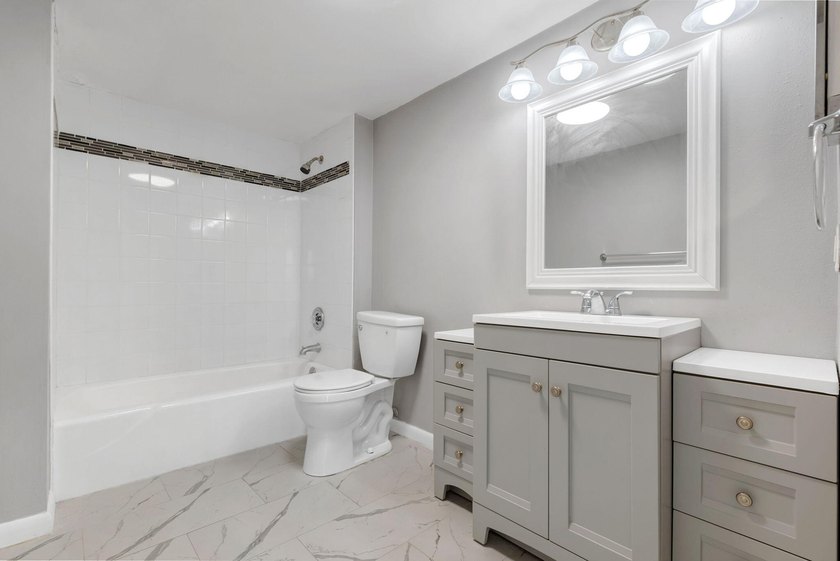 Highly sought-after high-rise condo in the heart of Coral - photo 9