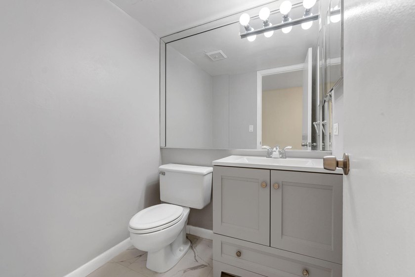 Highly sought-after high-rise condo in the heart of Coral - photo 10