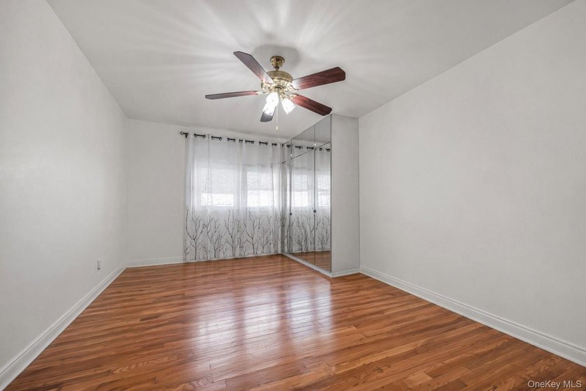 Welcome to this spacious two-family home located in the Edenwald - photo 11
