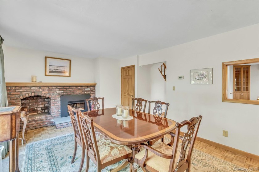 Custom 3 bedroom, 1.5 bath Colonial in the heart of Sayville! - photo 13