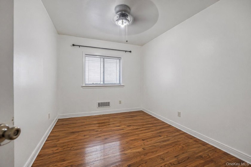 Welcome to this spacious two-family home located in the Edenwald - photo 13