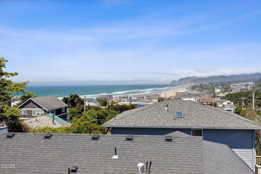 VIEWS, VIEWS, VIEWS - OCEAN, SURF, SAND &amp; CITY LIGHTS! Stunning - photo 19