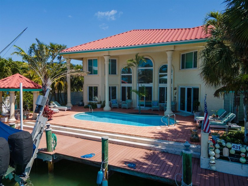 Discover an exceptional D'Asign Source designer home in - photo 2