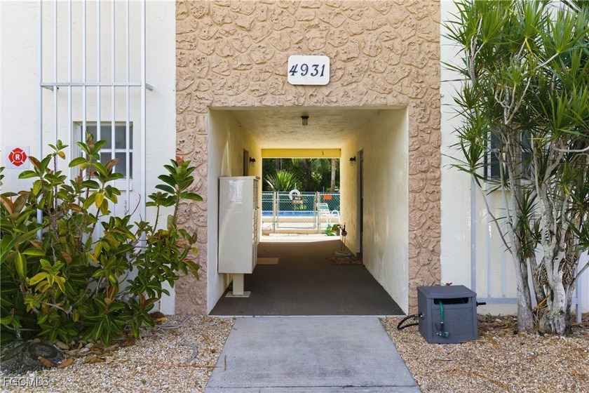 Must See - Priced to Sell! 2 Bedroom, 2 Bathroom First Floor - photo 3