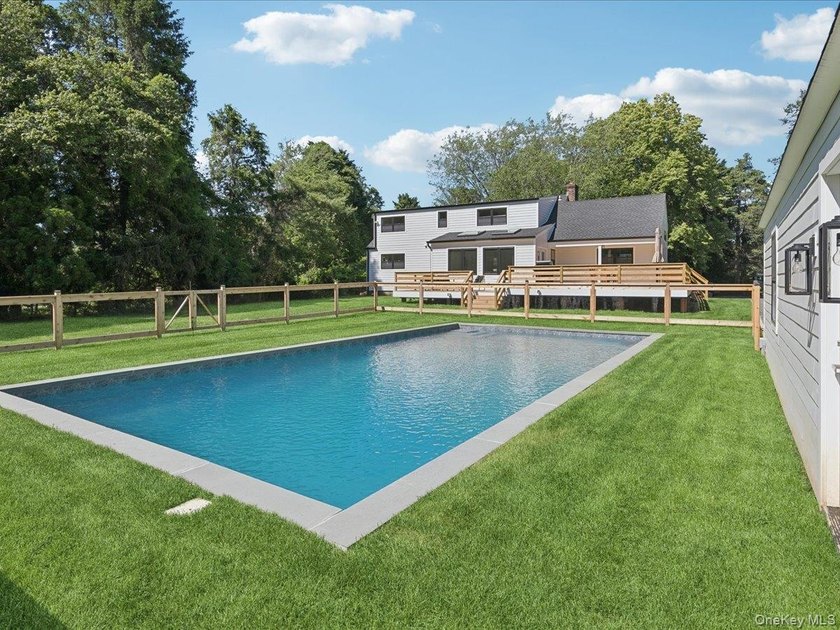 Just completed, this beautifully renovated transitional home is - photo 2
