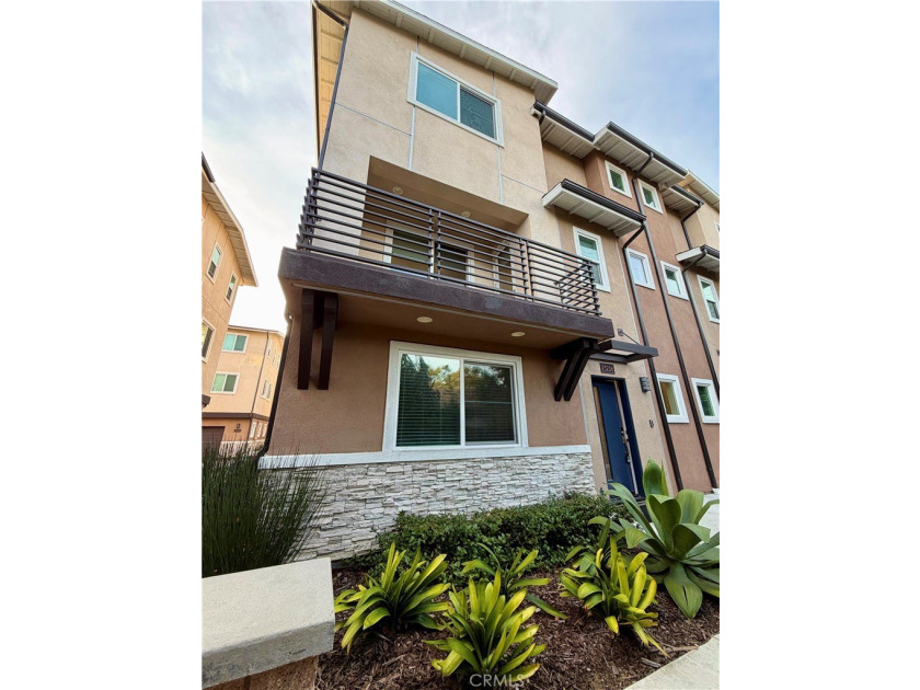 Welcome to Marigold 10, blending modern design with prime South - photo 2