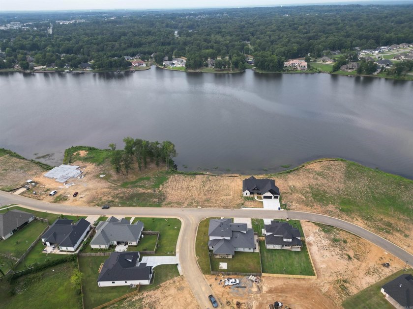 Perfect setting for your custom dream home on this exceptional - photo 3