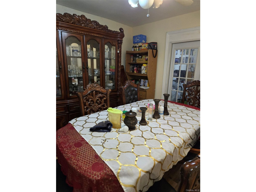 Welcome to this beautifully maintained attached one-family home - photo 8