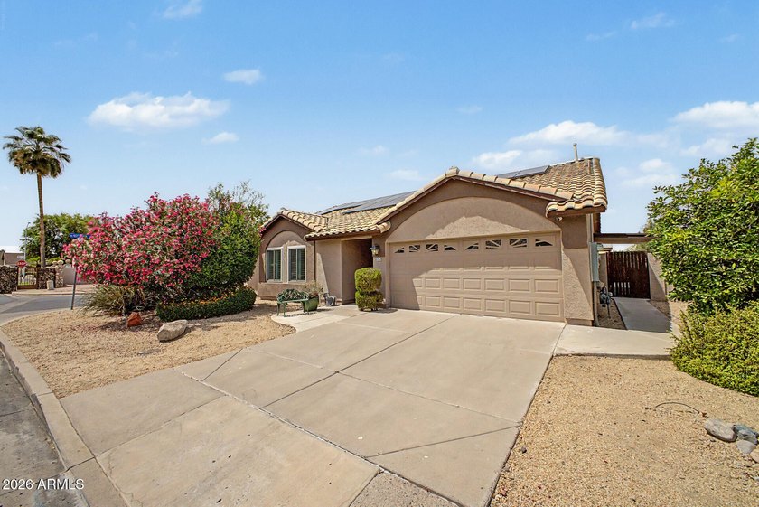 Welcome to Horseshoe Bay! This is a charming upgraded 3-bedroom - photo 2