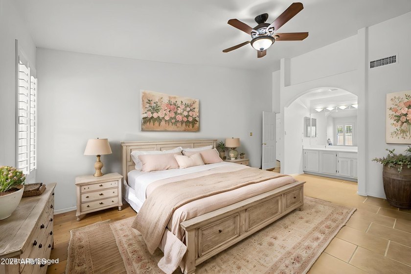 Welcome to Horseshoe Bay! This is a charming upgraded 3-bedroom - photo 9