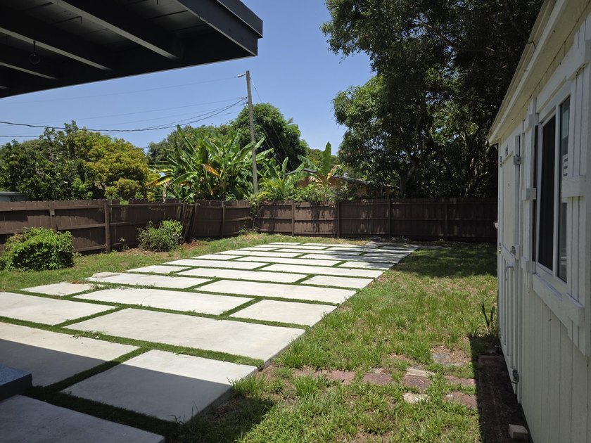 Welcome to this charming 3/2 detached residence in the Progresso - photo 13