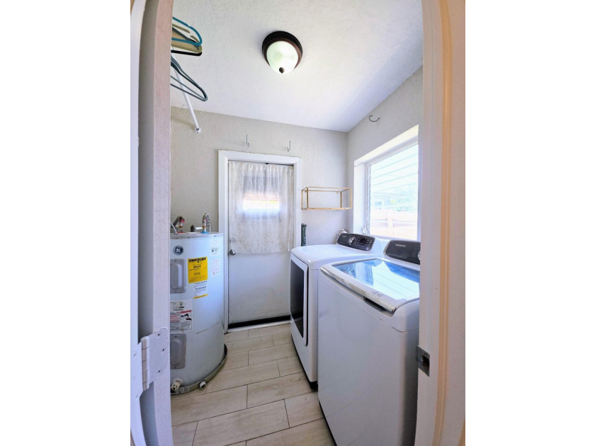 Welcome to this charming 3/2 detached residence in the Progresso - photo 27