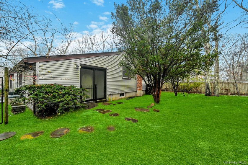 Beautifully designed ranch set on a quiet street in desirable - photo 32