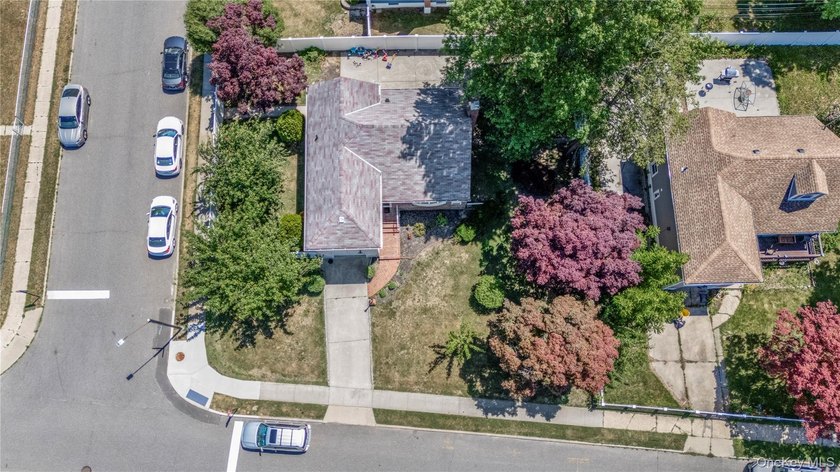 Welcome to 15 Ford Drive W, Massapequa-a beautifully renovated - photo 2