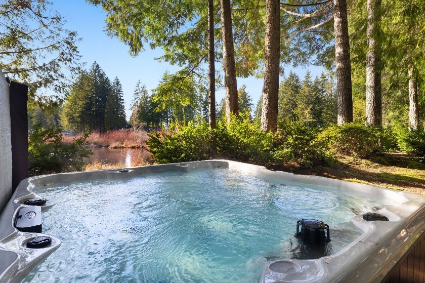 Lake Home on .8 acres, 105 feet of no bank waterfront - photo 3