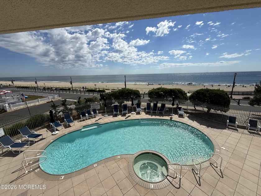 Rare opportunity to own this gorgeous oceanfront/ocean view - photo 4