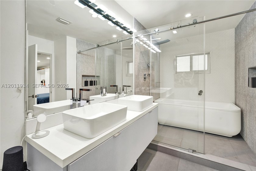 Stunning fully renovated &amp; SMART HOME residence in the desirable - photo 31