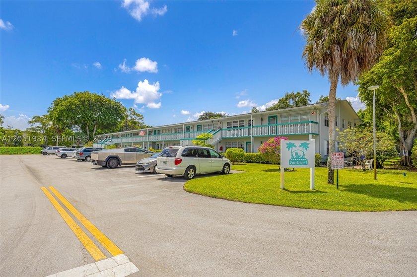 Beautifully remodeled 1-bedroom, 1-bath condo ideally situated - photo 31