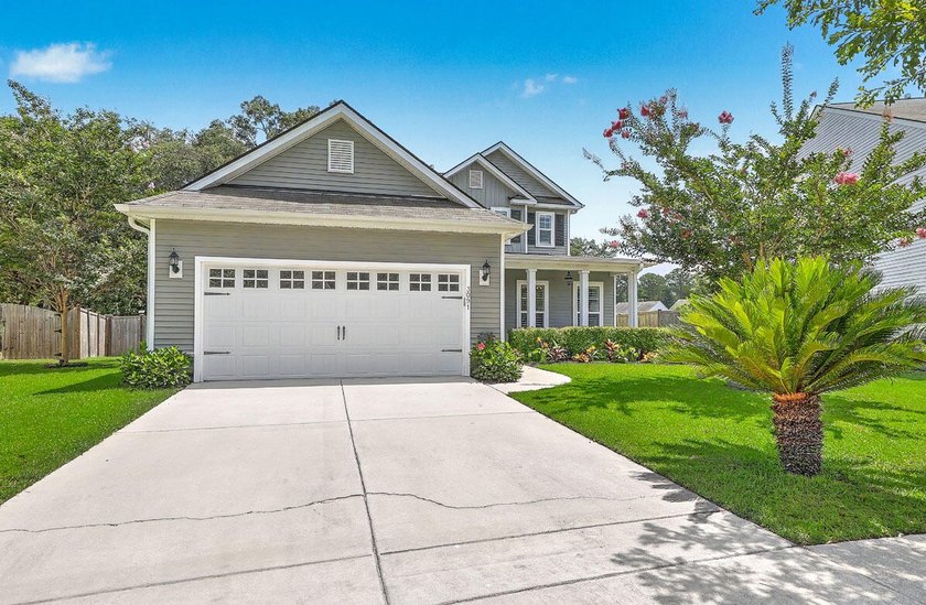 Welcome to the Oakfield neighborhood on Johns Island. Located - photo 2