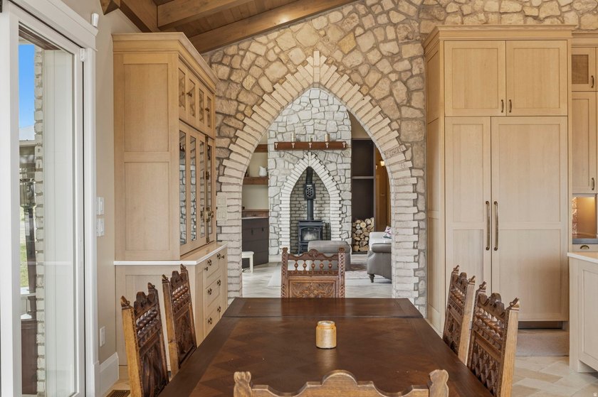 An exquisite custom estate where luxury, function, and serenity - photo 34