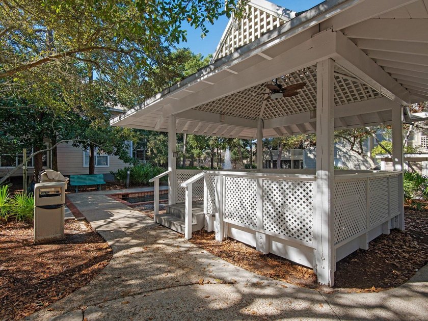 Discover the potential of this 3-bedroom, 3-bath condo located - photo 38