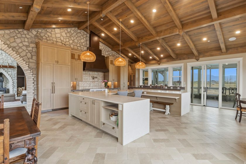 An exquisite custom estate where luxury, function, and serenity - photo 38