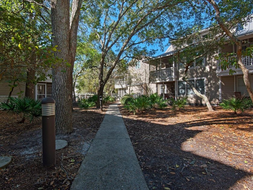 Discover the potential of this 3-bedroom, 3-bath condo located - photo 39
