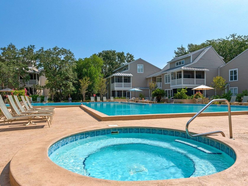 Discover the potential of this 3-bedroom, 3-bath condo located - photo 45