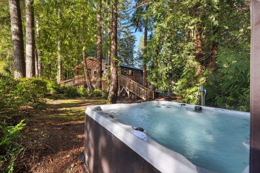 Lake Home on .8 acres, 105 feet of no bank waterfront - photo 4