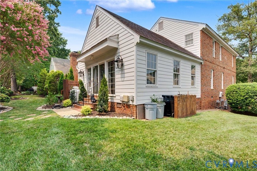 SALISBURY BEAUTY! Luxury, maintenance-free living with beautiful - photo 5