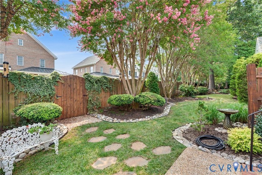 SALISBURY BEAUTY! Luxury, maintenance-free living with beautiful - photo 6