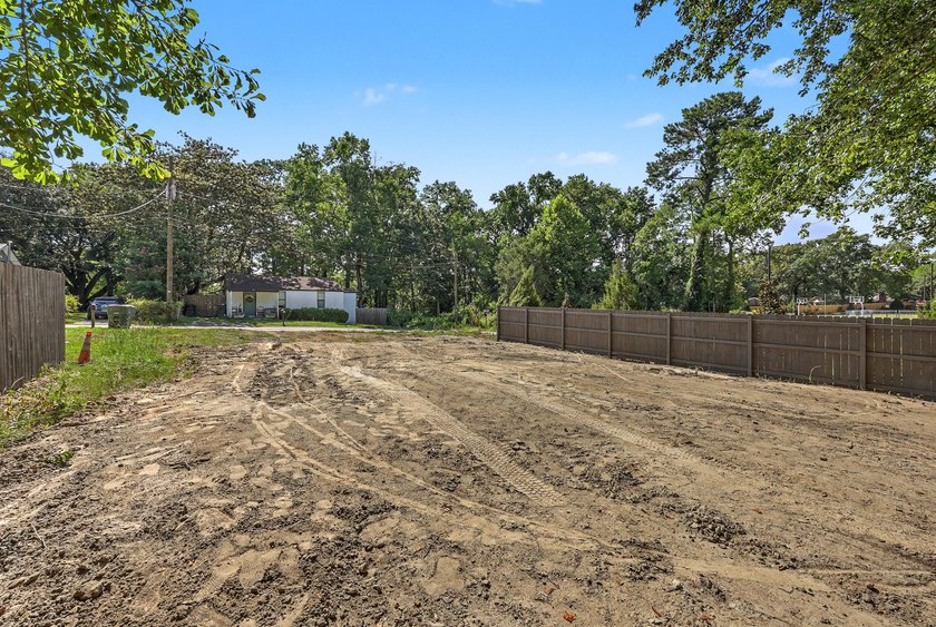 Excellent location! Schools nearby.Clean Lot ready for the Buyer - photo 7