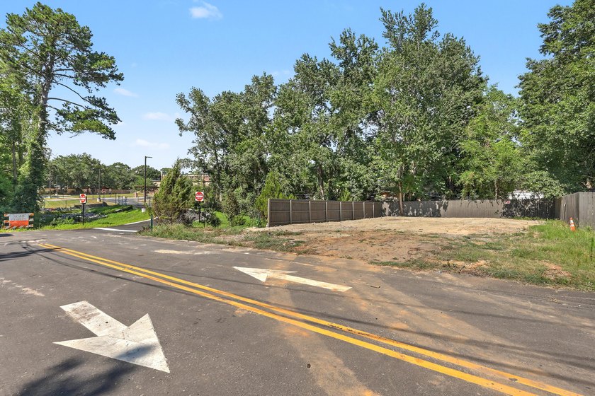 Excellent location! Schools nearby.Clean Lot ready for the Buyer - photo 9